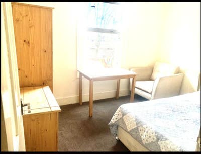 NW2 Double Room 2 Weeks Deposit Main Photo