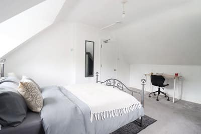 Large Room, Huge House 37 Mins to London Bridge Main Photo
