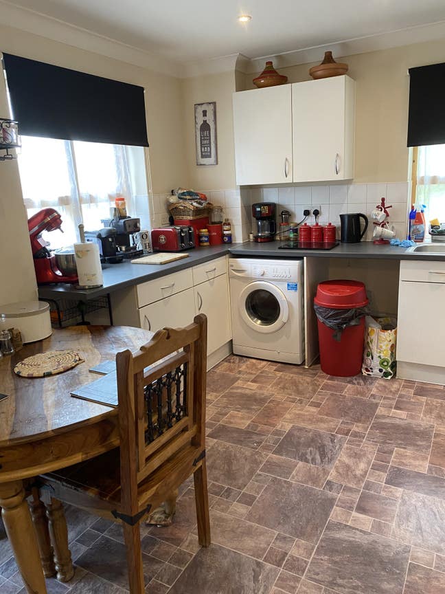 Double spare room for rent  Main Photo
