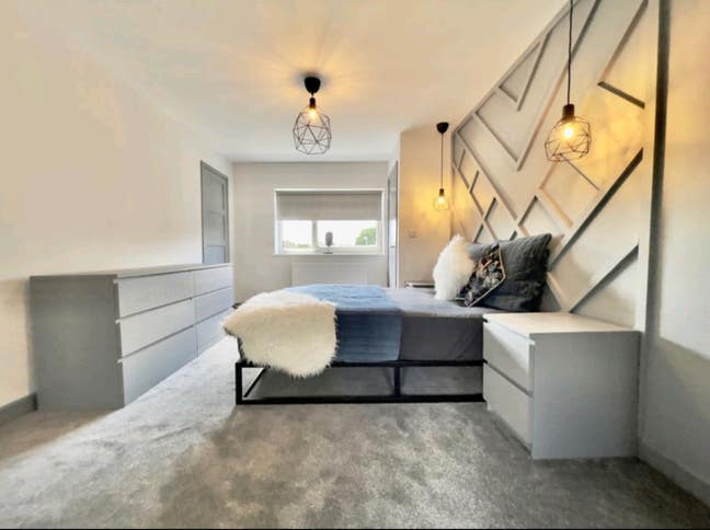 Stunning House located close to town centre Main Photo