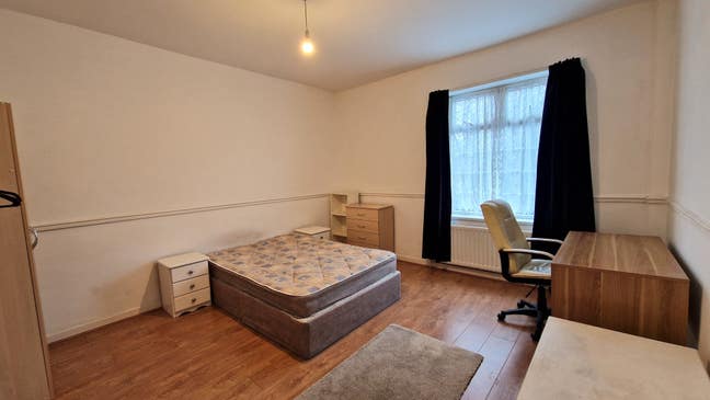 Bright Room Available May 2024 Main Photo