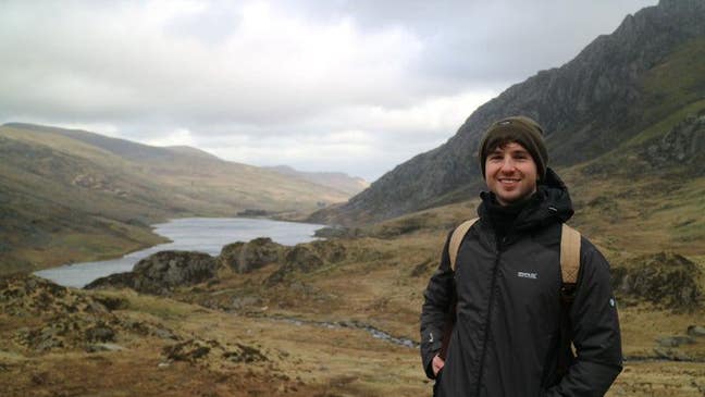 I am a professional male aged 28. I am lookin... Main Photo