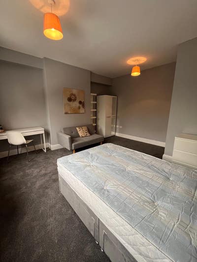  🤩 Super large room available - Ascot high street  Main Photo