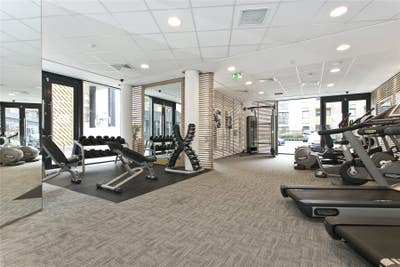 Canada Water/Surrey Quays*Balcony*Gym*Concierge* Main Photo