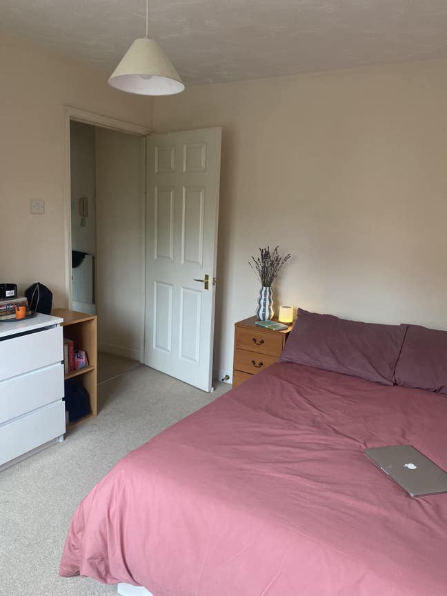 Room in 2 bed flat with private bathroom  Main Photo