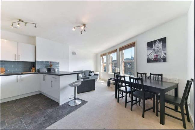 A 2 bedroom flat in the centre of Battersea Main Photo