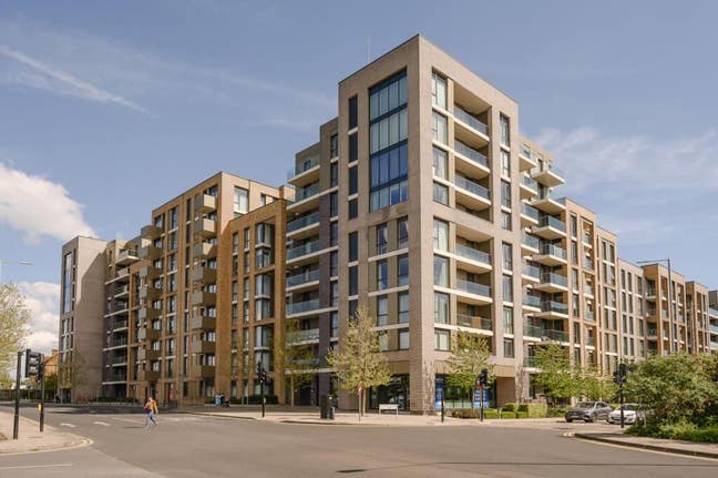 Modern 2‑Bed Apartment, Prime Kingston Main Photo