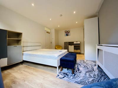 🛀 Huge Ensuite Room + Garden Just 4U! 🏡 Pet Ok 🐾 Main Photo