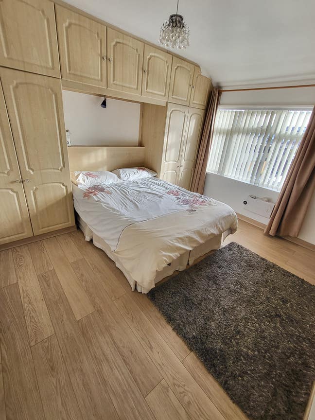 Double Modern Bedroom - Fully Furnished  Main Photo