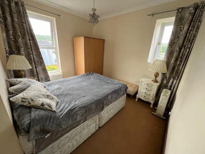 Double room in large terrace house Main Photo