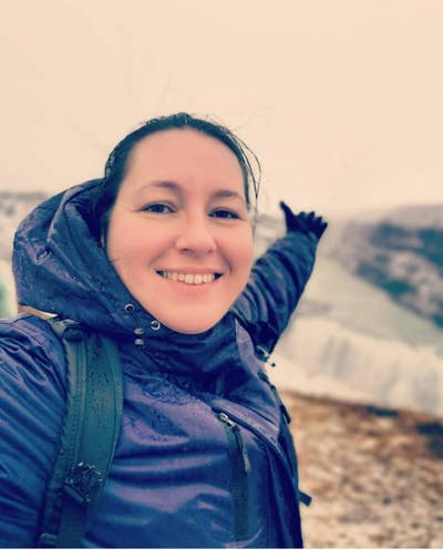 Professional looking for a flatshare/buddy up Main Photo