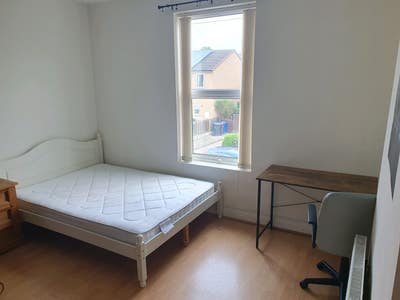 Double bedroom in a four person house in Darnall Main Photo
