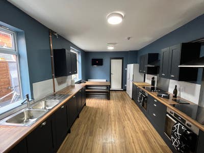  Refurbished En-Suite Rooms! Princes Ave Main Photo