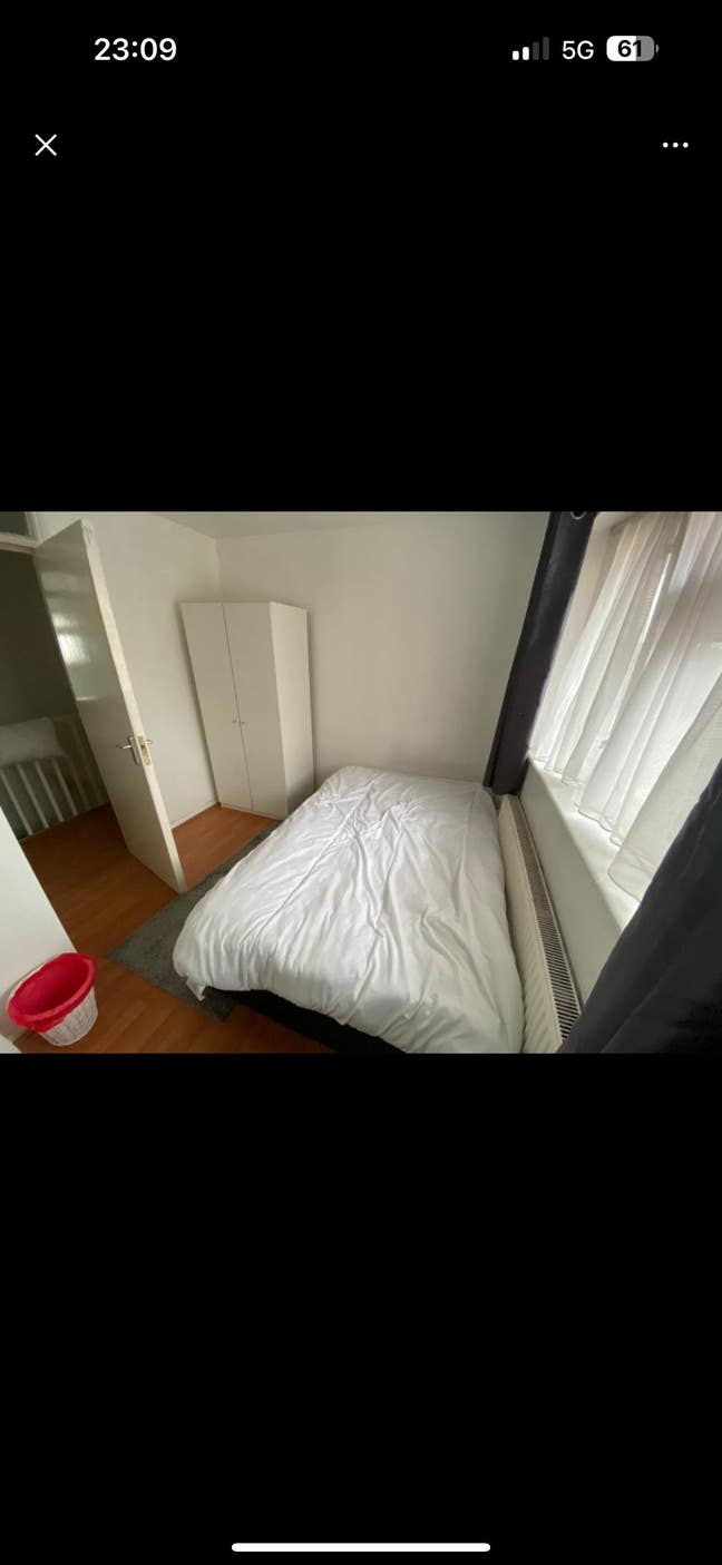 2 Double Rooms right next to the station! Main Photo