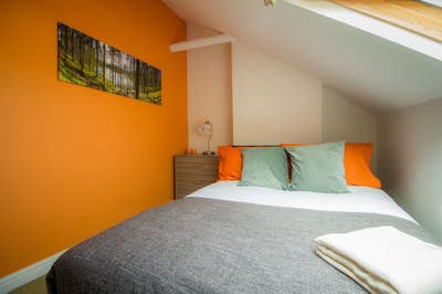 🏡 Double Room Available in a Lovely House Share  Main Photo