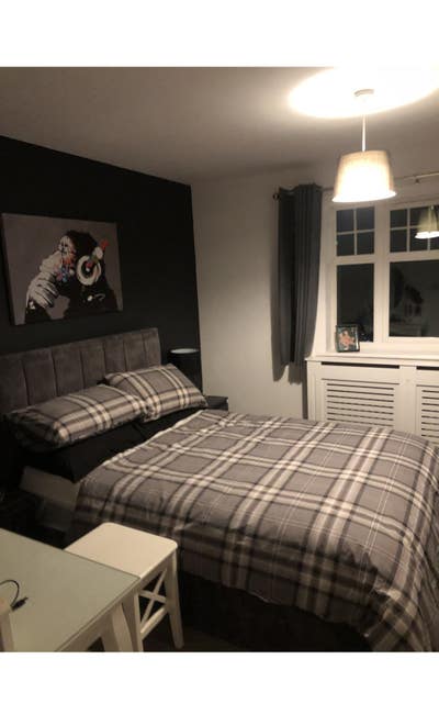 Double room inside a clean respectful tidy house  Main Photo