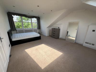 Amazing spacious 3 bed /2 bath - NW4 Main Photo