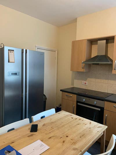 Spacious 2-Bed / 2-Bath near Uni's Main Photo
