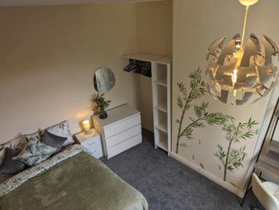 4 Bed Near Royal Stoke Hospital & Keele Uni Main Photo