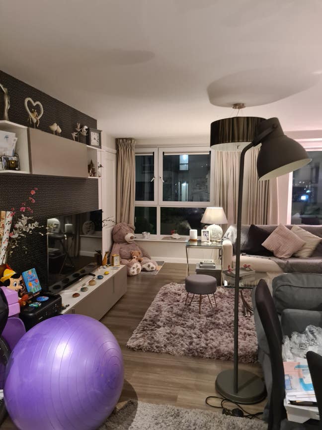 Spacious 1 or 2 rooms near the beach for short let Main Photo