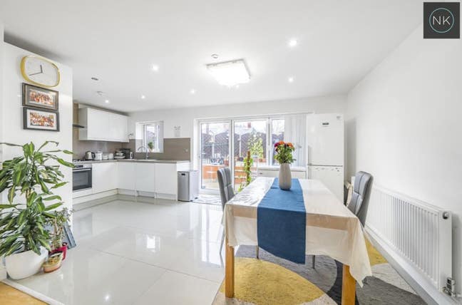  Luxurious en-suite bedroom 5 mins walk fr station Main Photo