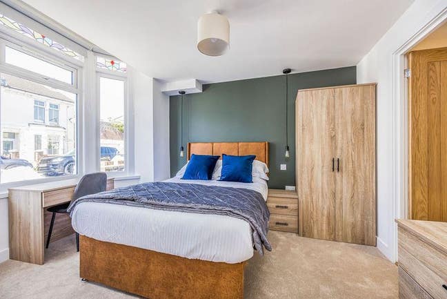 En-Suite Room! 15 Minutes to Qa. No Deposit Opt Main Photo