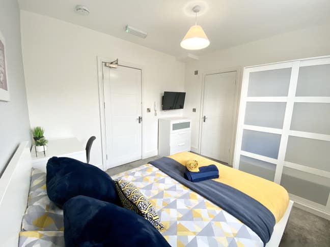 🌟Modern En-Suite Room with parking Central 🌟 Main Photo