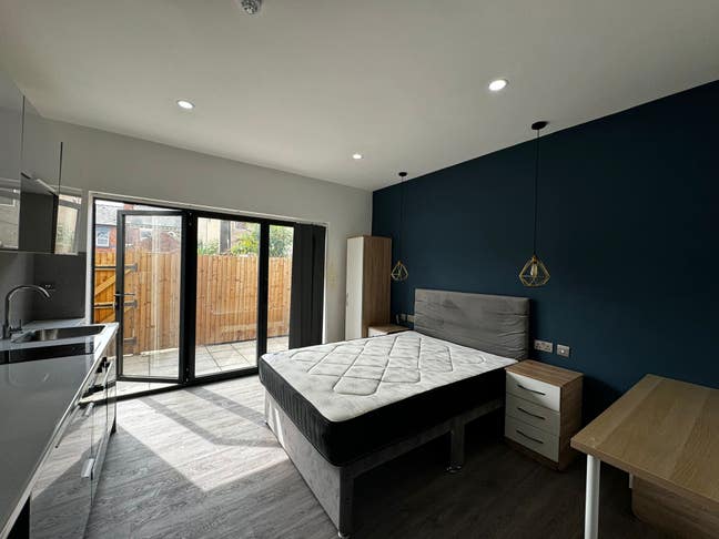 A Refurbished Beautiful and Modern Flat Share Main Photo