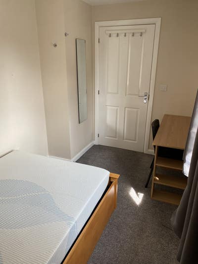 Furnished double room available Main Photo
