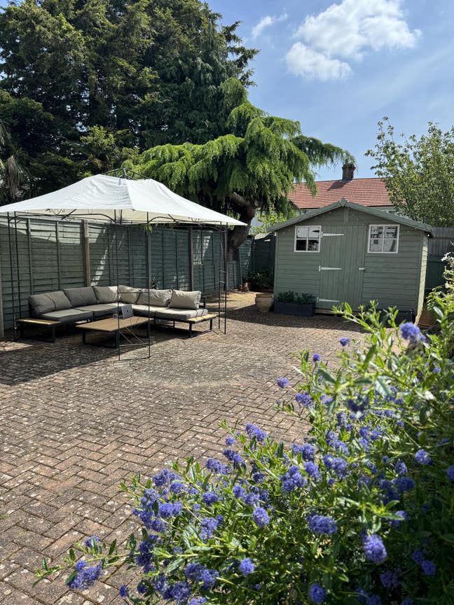 Large double rooms in 3bed house with large garden Main Photo