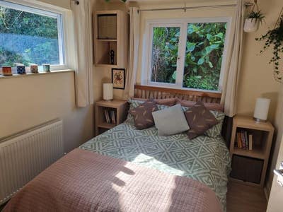 A bright and quiet Double Room for One person  Main Photo