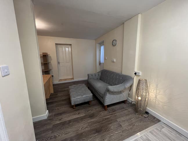 Studio flat in Garden Village Main Photo