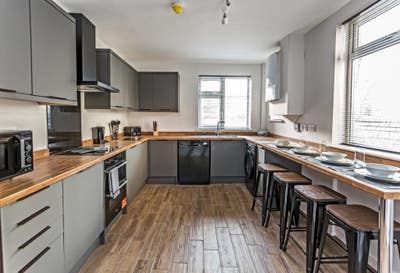 Look No Further ***Best Rooms in Rotherham*** Main Photo