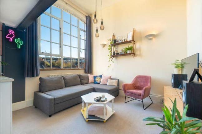 To Let: A Beautiful Flat at Brighton Deco Building Main Photo