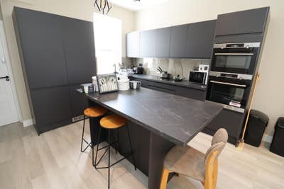 Modern Ensuite in Zone 1 (Elephant & Castle) - New Main Photo