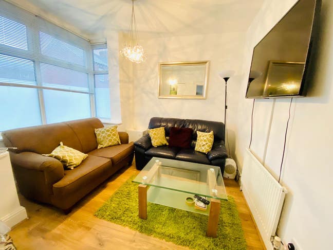Double Rooms 5 Bed House Fallowfield  Main Photo