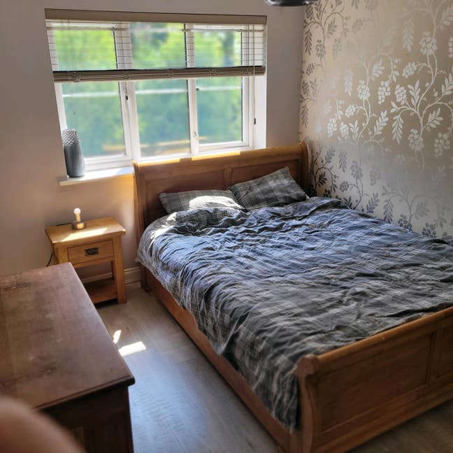 Double bedroom own bathroom (including bills) Main Photo