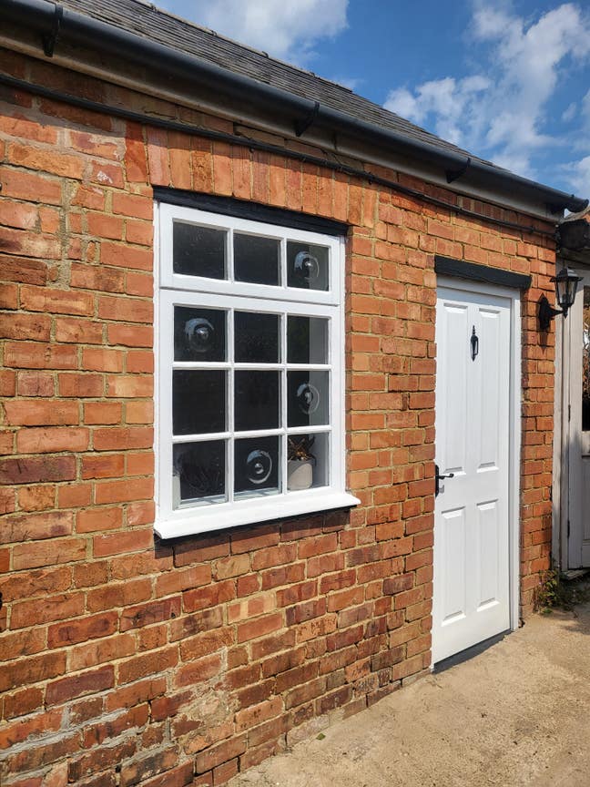 Studio flat with private entrance  Main Photo