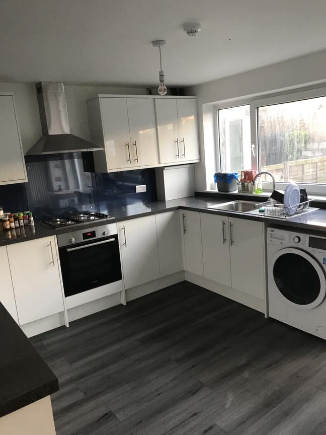 GU16 dble ensuite £770pcm Prof. Hse share frimley Main Photo