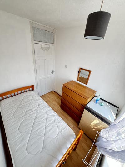 Single room for rent, fully furnished Main Photo