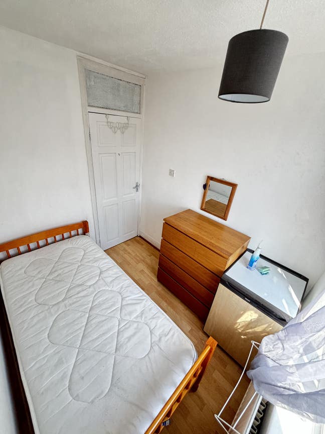 Single room for rent, fully furnished Main Photo