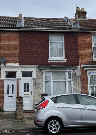 3 bed mid terrace house Main Photo
