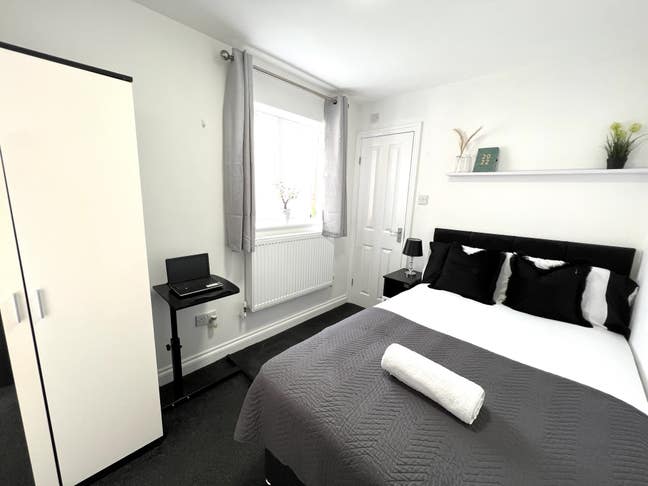 Ensuite Double Bedroom in Professional Houseshare  Main Photo