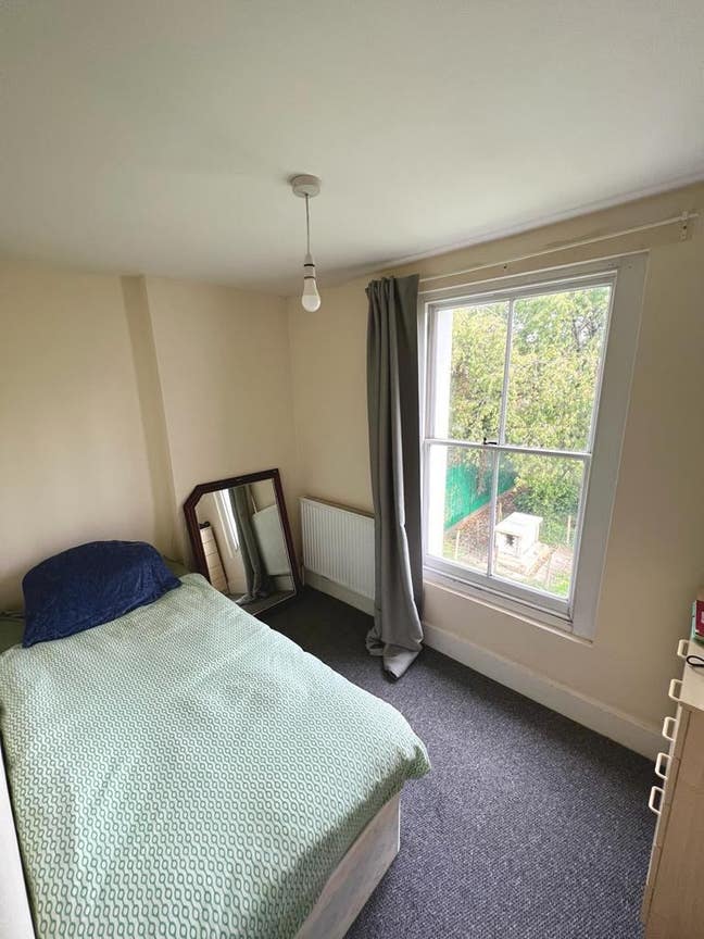Single Bedroom in convenient and quiet location Main Photo