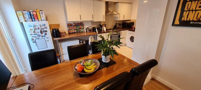 Cosy double room available in a nice clean house Main Photo