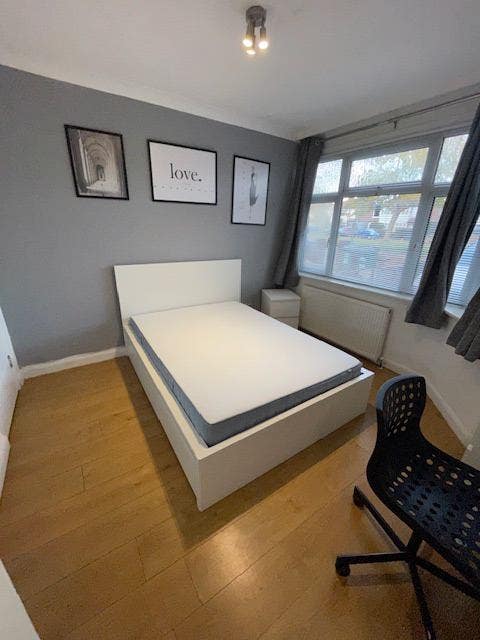 Large Double room with ensuite all bill INC  Main Photo