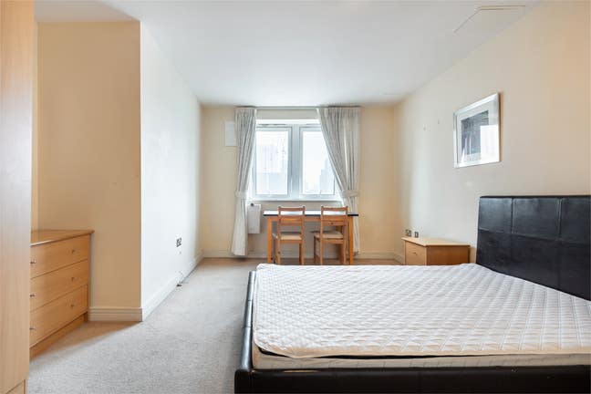 Double Bedroom Available in This New Build E14 Main Photo