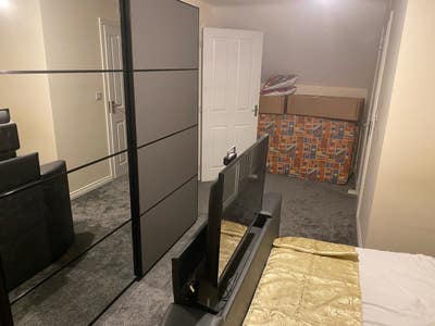 2.5 storey home. En-suite bedroom availability Main Photo