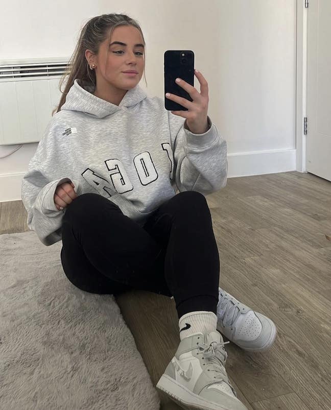 I am a 24 year old and work as a barista full... Main Photo