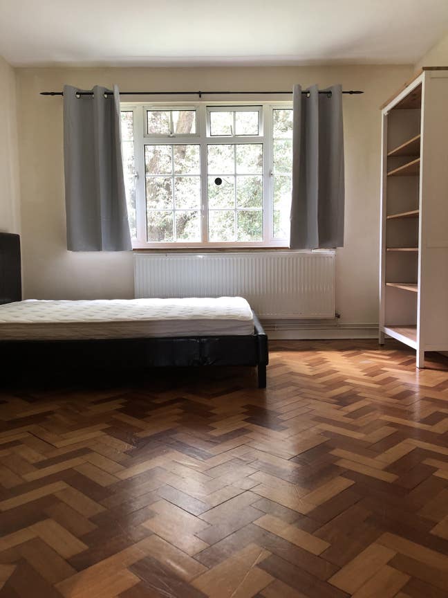 Spacious double Room in East Putney area Main Photo